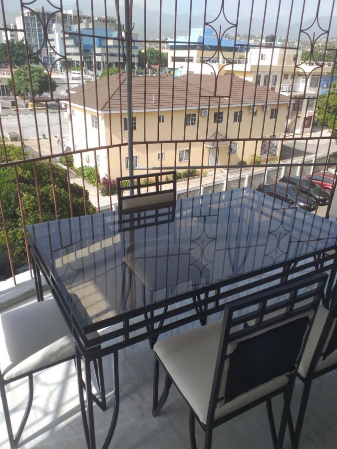 Rooms By The Pool Kingston Exterior foto